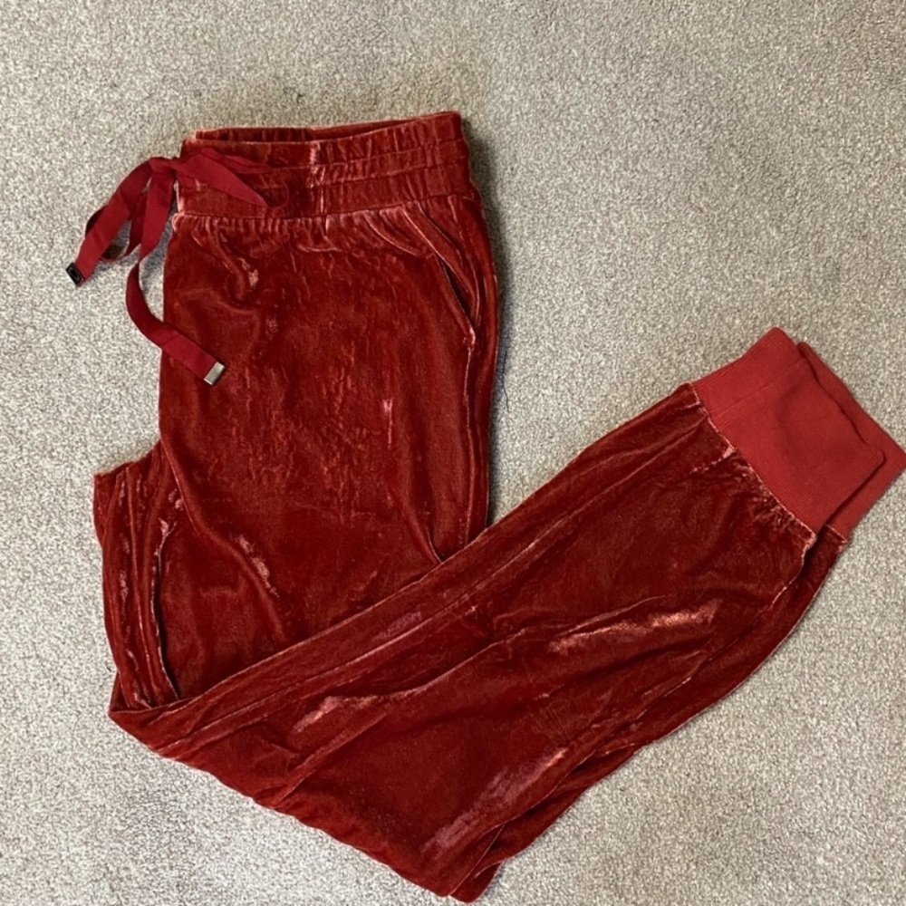 Re:Named Red Velour Jogger Sweatpants Size S